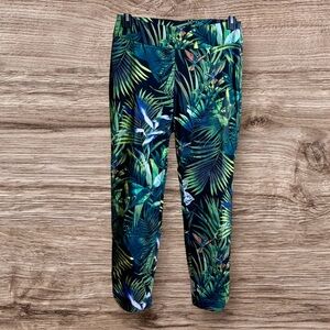 Soft Surroundings black tropical cropped pants. Birds of paradise. Small.